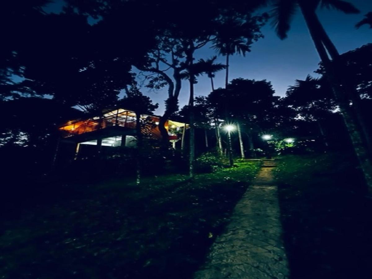 Kuruva Shoreline Wayanad Chegāt 外观 照片